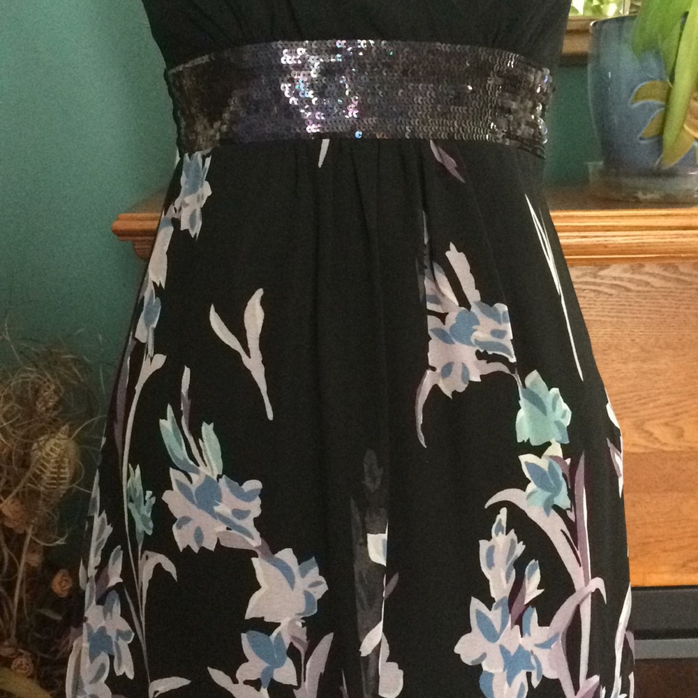 Beautiful Black Floral Dress Size Small - Picture 5 of 8